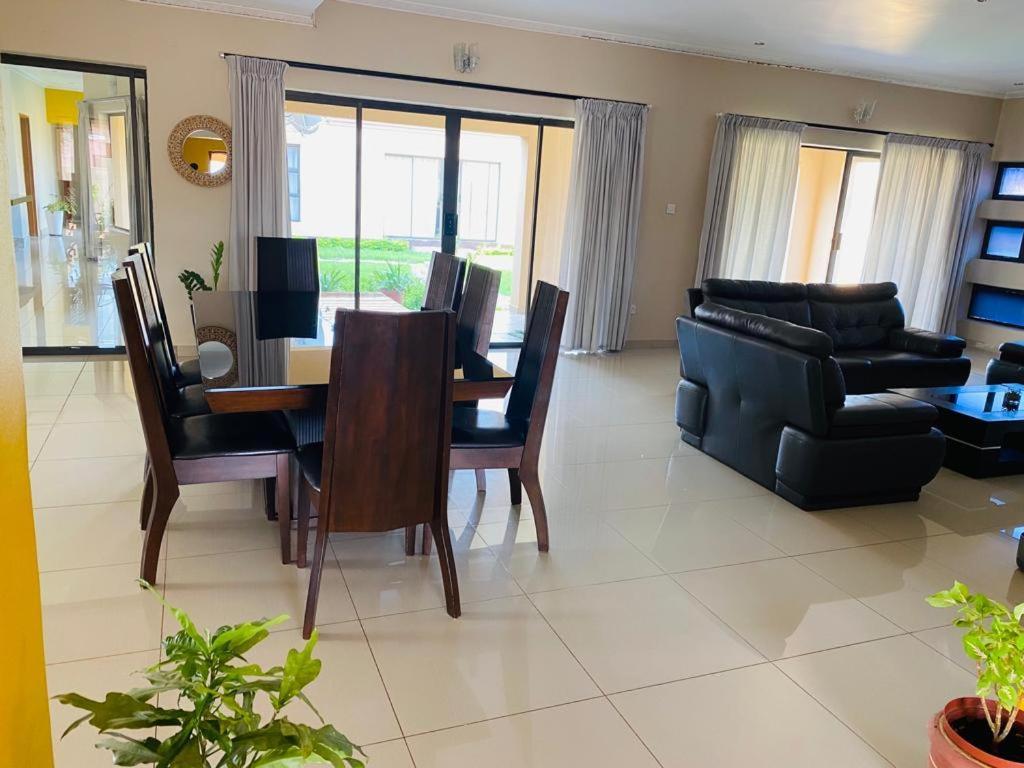 Styled Bed And Breakfast Palapye Екстериор снимка